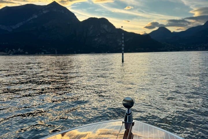 Private Venetian Wooden Boat Tour on Lake Como