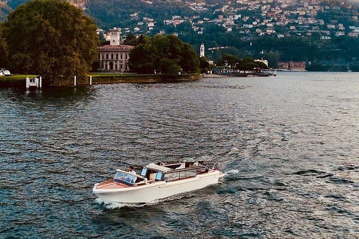 Private Venetian Wooden Boat Tour on Lake Como