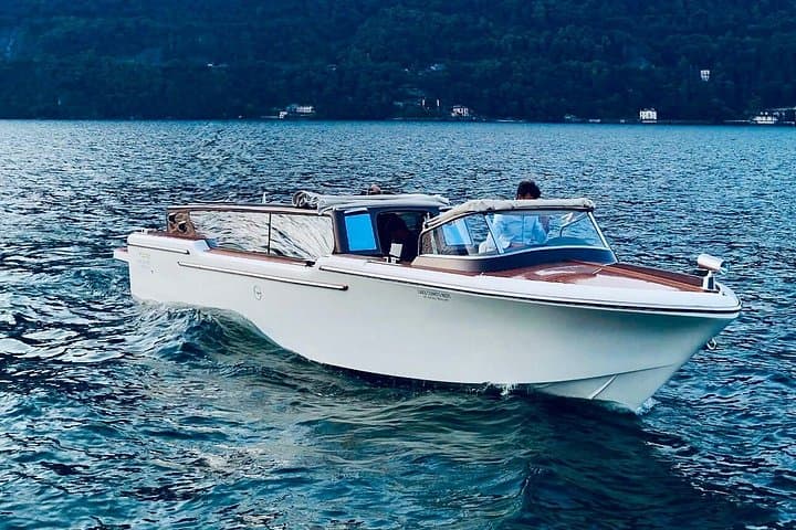 Private Venetian Wooden Boat Tour on Lake Como