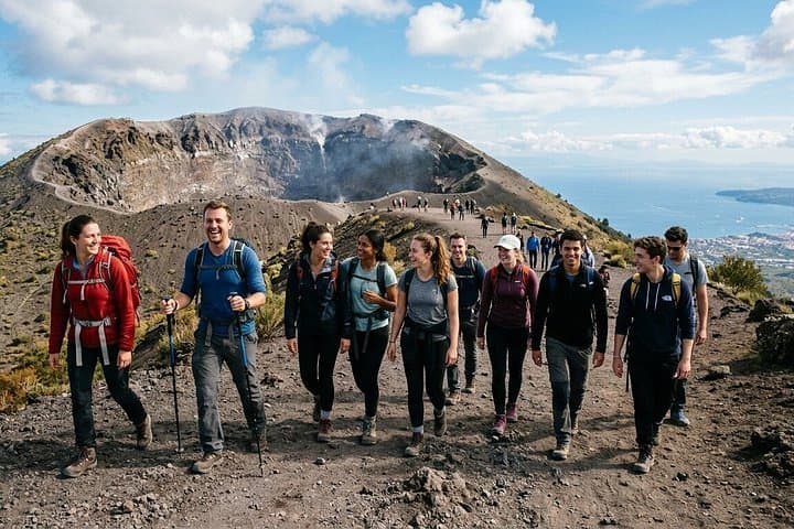Visit Mt Vesuvius & Pompei all inclusive