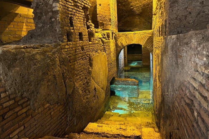 Underground Trevi District and Trevi Fountain Tour