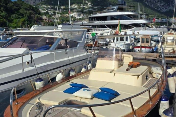 Sunset boat tour among Capri's hidden treasures