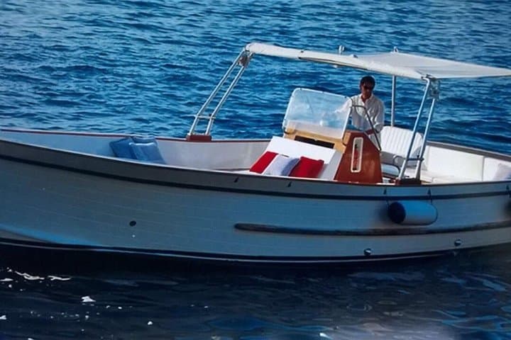 Exclusive boat tour, explore, swim and relax in Capri