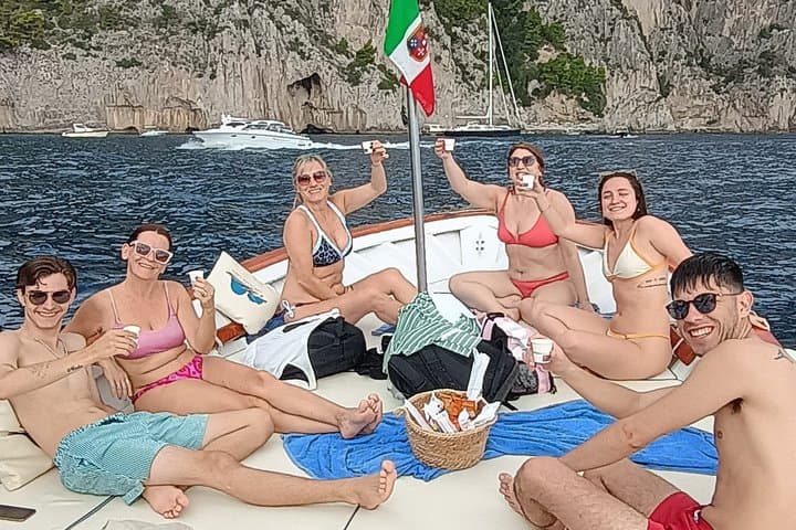 Capri Boat Tour : Small Group Luxury with Pizza and Beer