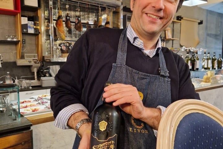 1 hour exclusive Food & Wine tasting with guide by the Vatican
