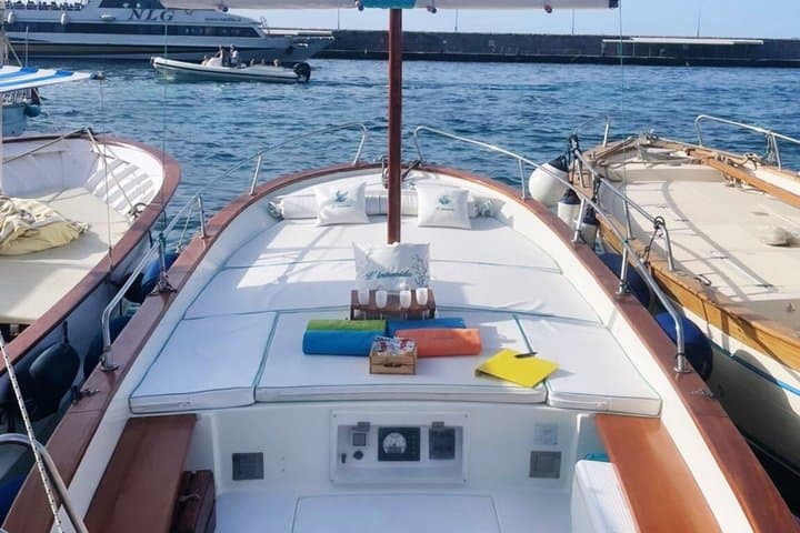 Tour of the Faraglioni of Capri and the Highlights of the island