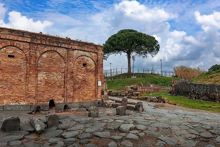 Pompeii: Guided Tour with Local Archaeologist