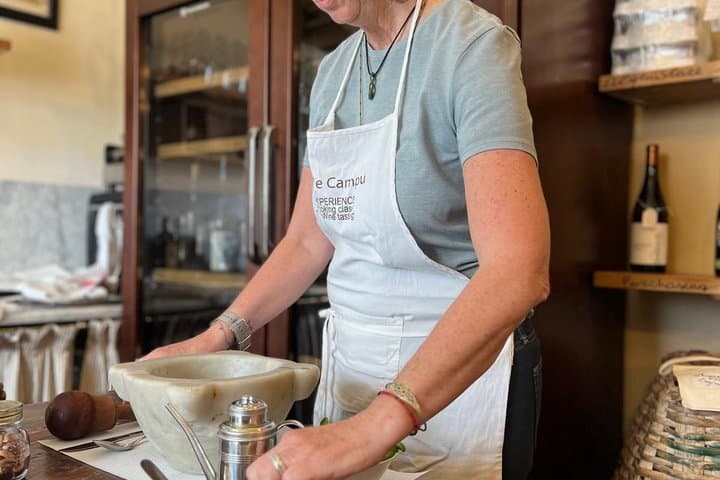 Cinque Terre: Authentic Pesto Cooking Class & Wine in Manarola