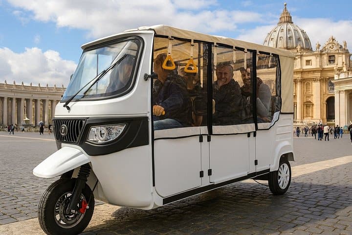 Rome Highlights Electric Tuk Tuk Tour with Photoshoot