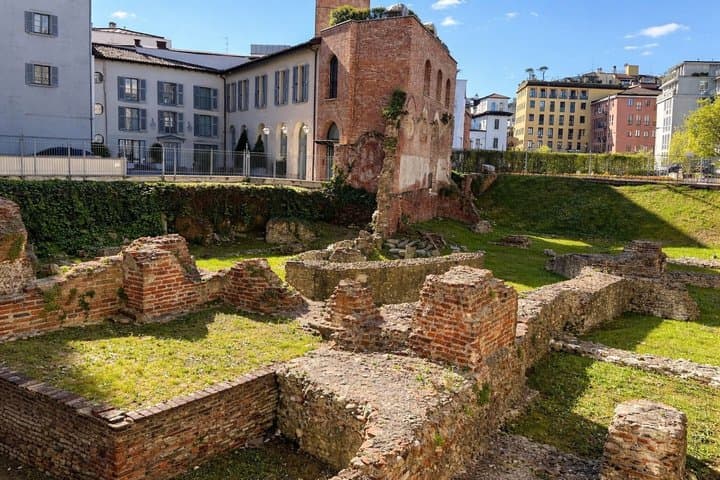 Milan Walking Tour: Explore Top Sights & Hidden Gems