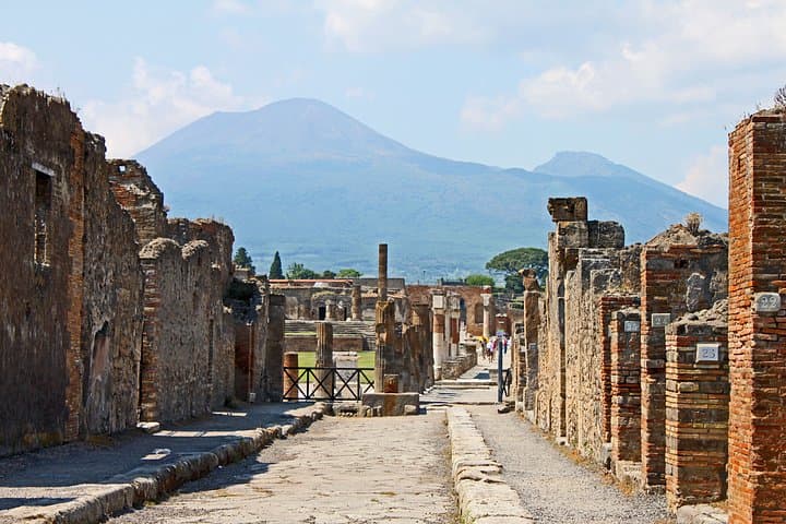 Pompeii and Naples Group Tour from Salerno Skip the Line Ticket