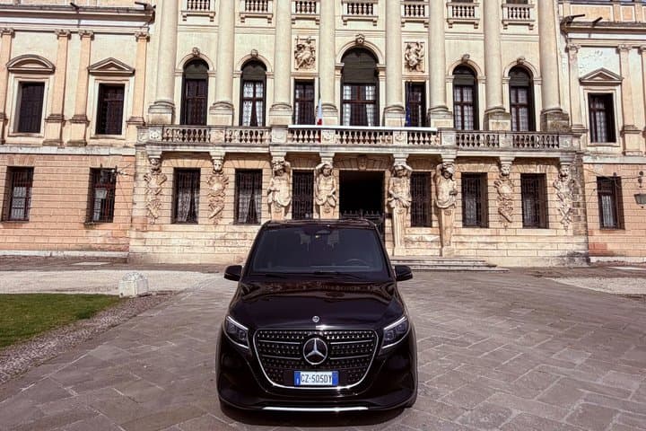 Private transfer from Venice Airport to Venice or Mestre