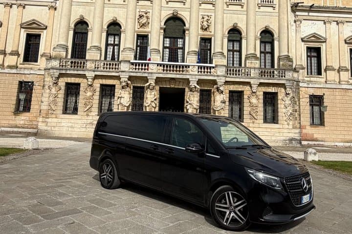 Private transfer from Venice Airport to Venice or Mestre