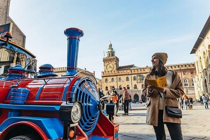 Bologna Open Bus & San Luca Express combo with food vouchers