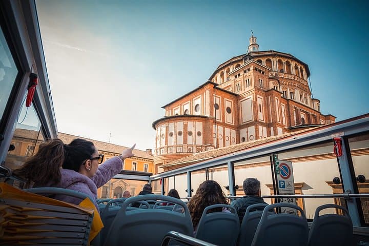 48-Hour "Gray Line" Milan Hop-On Hop-Off Tour with Audio Guide