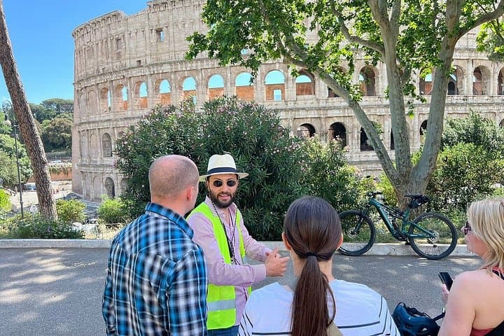 Rome Tour on Quality E-bikes, Small Groups and Local Guide!