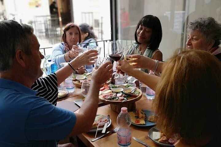 Exclusive Wine Tasting in Lecce Old Town: 4 Labels & Local Bites