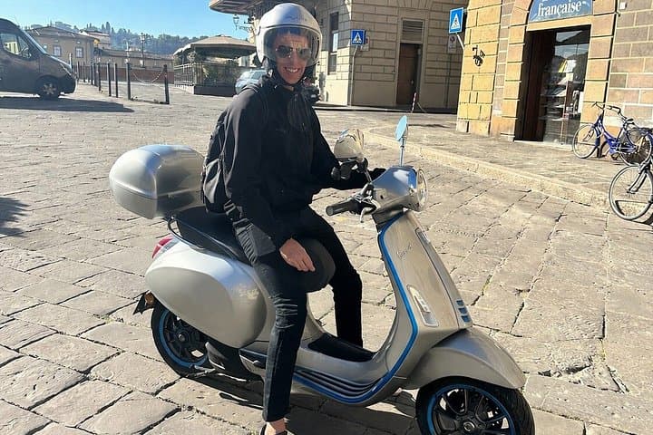 Chianti e-Vespa Self-Drive Tour from Florence with Lunch