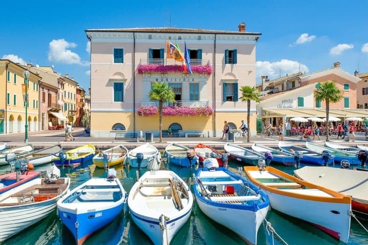 From Venice: Verona, Sirmione & Lake Garda Boat Cruise