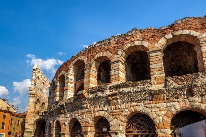 From Milan: Verona, Sirmione & Lake Garda Boat Cruise