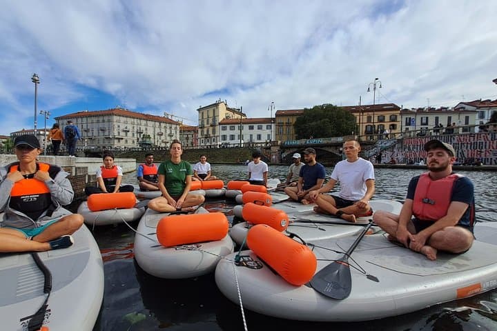 Discover the Navigli of Milan by SUP : a wellness experience