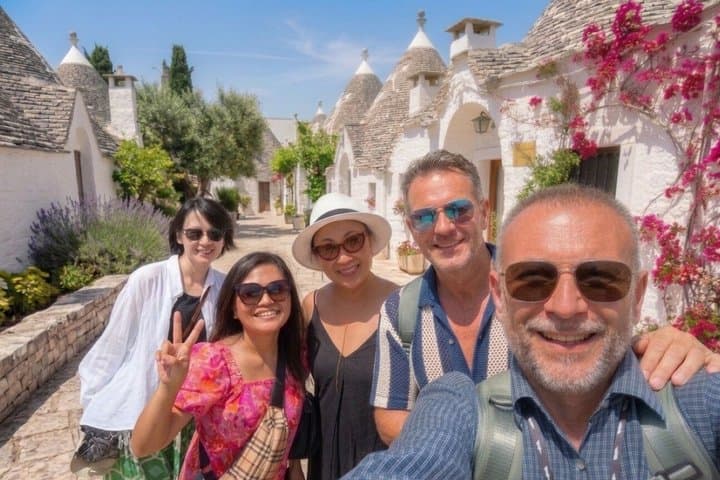 Toast : Alberobello, Locorot., Ostuni, guided tour, 2 Testings