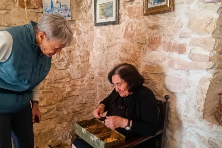 Toast : Alberobello, Locorot., Ostuni, guided tour, 2 Testings