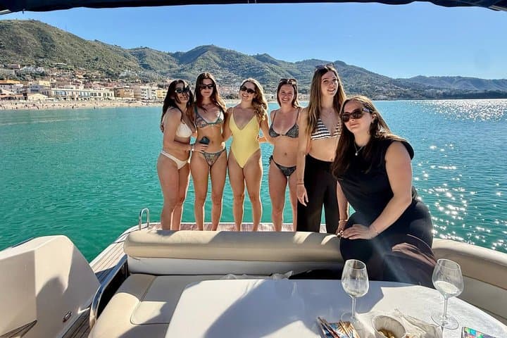 Cefalù : Mini Yacht Tour with Aperitif, Snorkeling and Caves