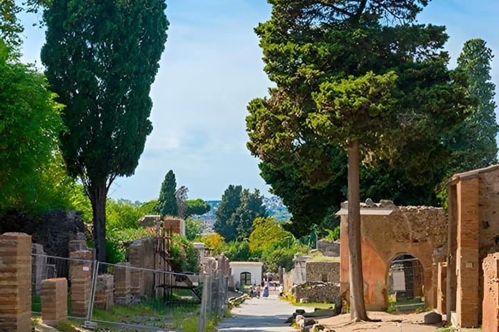 Amalfi Coast and Pompeii Excavations Tour