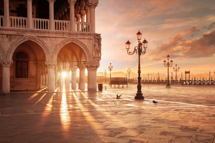 Venice in a Day: St. Mark’s, Doge’s, Gondola and Murano & Burano