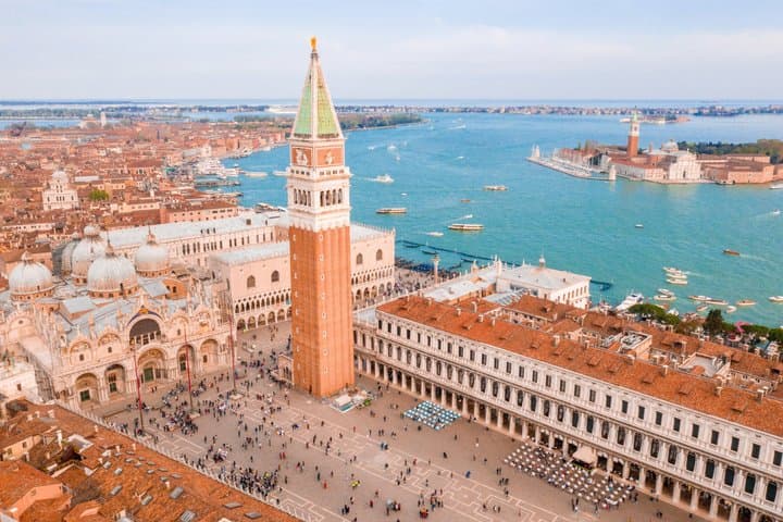 Venice in a Day: St. Mark’s, Doge’s, Gondola and Murano & Burano