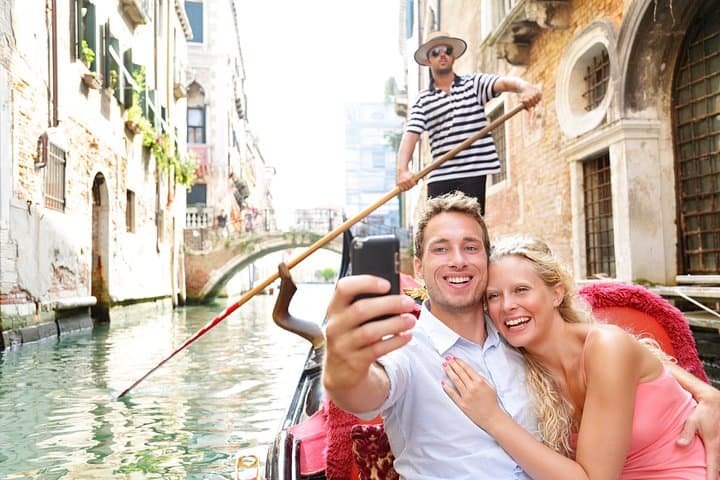 Venice in a Day: St. Mark’s, Doge’s, Gondola and Murano & Burano
