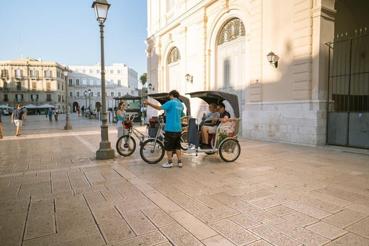 Bari Rickshaw Panoramic Tour with Audio Guide