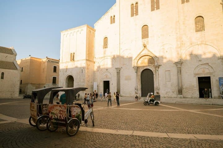 Bari Rickshaw Panoramic Tour with Audio Guide