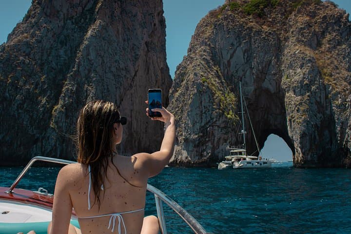 3-Hour Private Boat Tour of Capri Island with Local Skipper