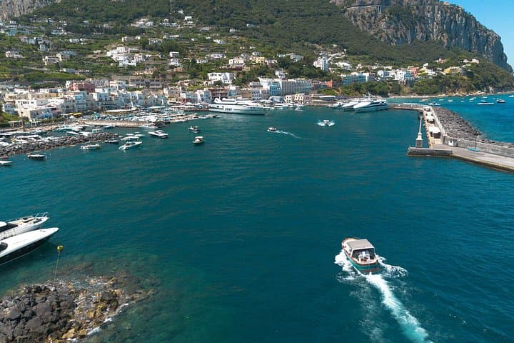 3-Hour Private Boat Tour of Capri Island with Local Skipper