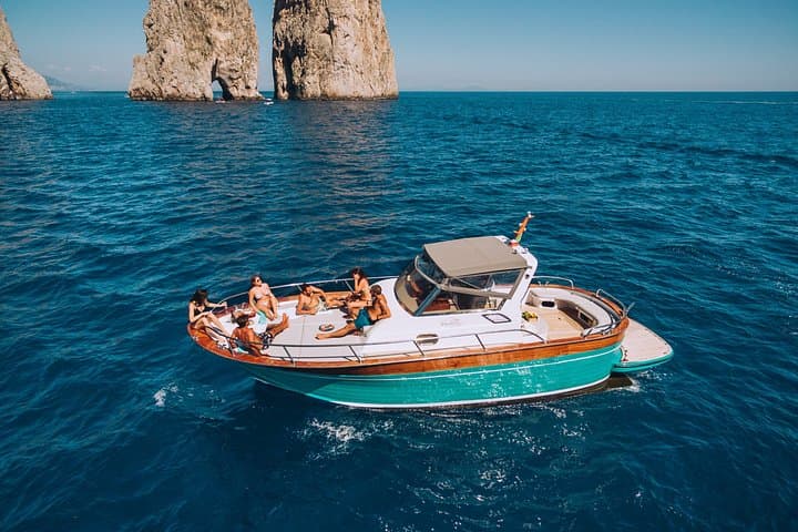 3-Hour Private Boat Tour of Capri Island with Local Skipper