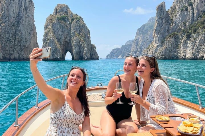 Capri Secret Corners by Boat Premium Tour with Local Captain