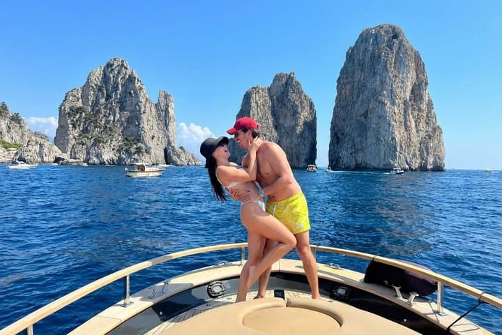 Capri Signature Boat Tour from Amalfi with Time on Land