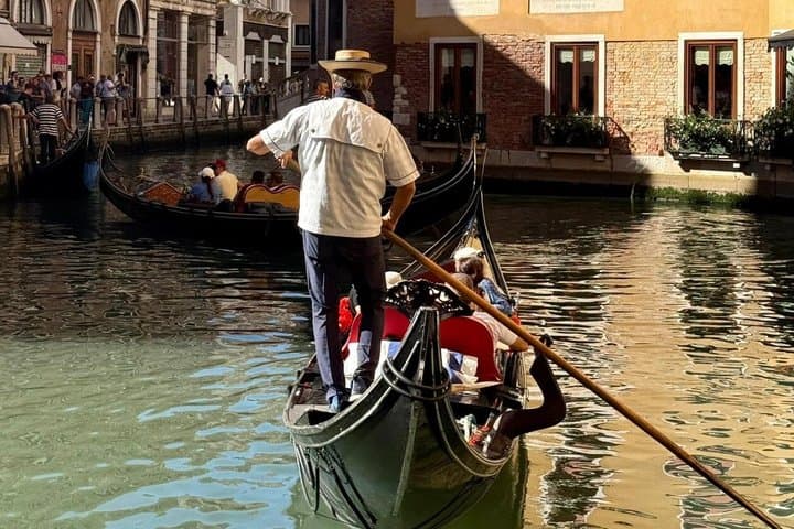 Venice Day Tour Gondola Ride and Glass Factory