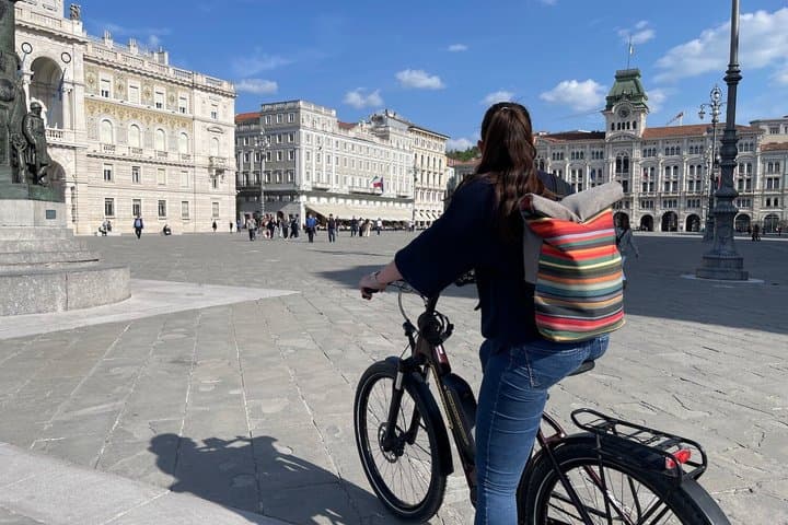 Trieste E-Bike Tour: Old Town, Miramare Castle and Gelato