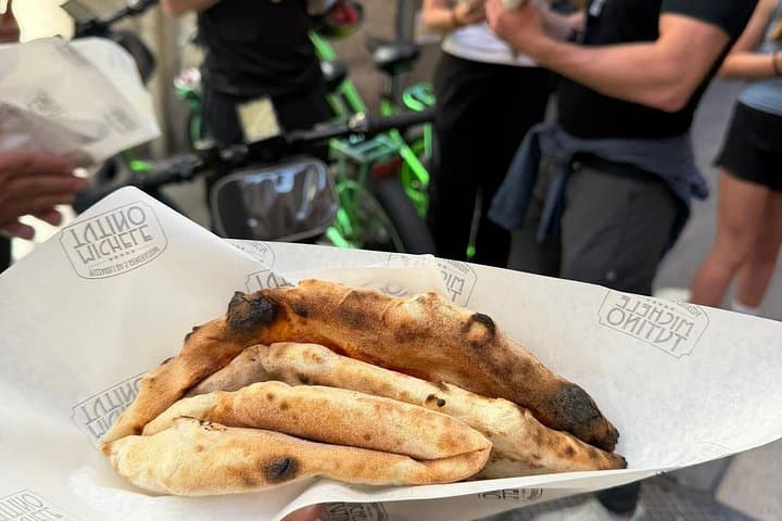 Guided tour of Naples by FAT electric bike