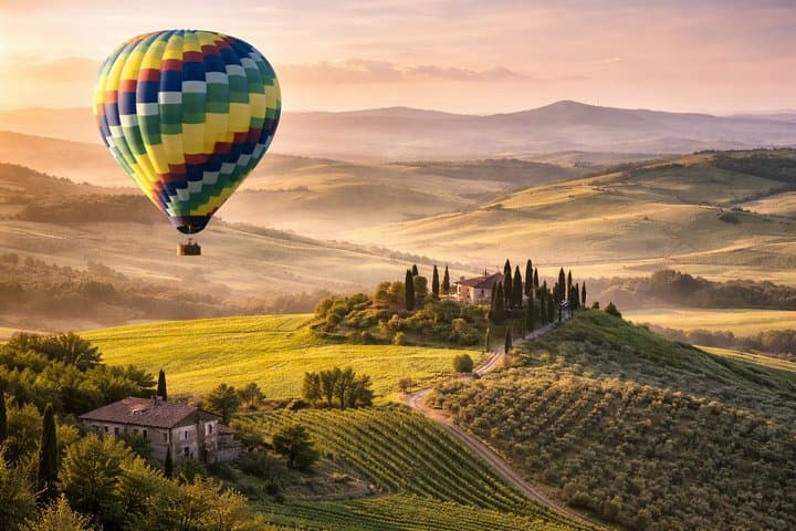 Hot air balloon over the hills of Pienza, Montalcino and Val D'Orcia