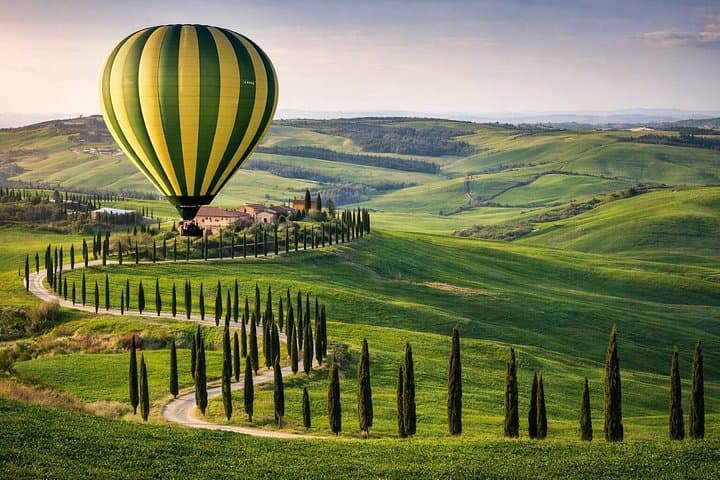 Hot air balloon over the hills of Pienza, Montalcino and Val D'Orcia