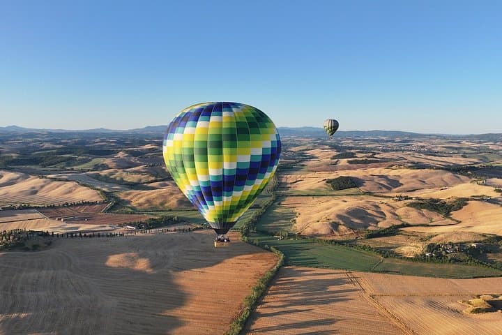 Hot air balloon over the hills of Pienza, Montalcino and Val D'Orcia