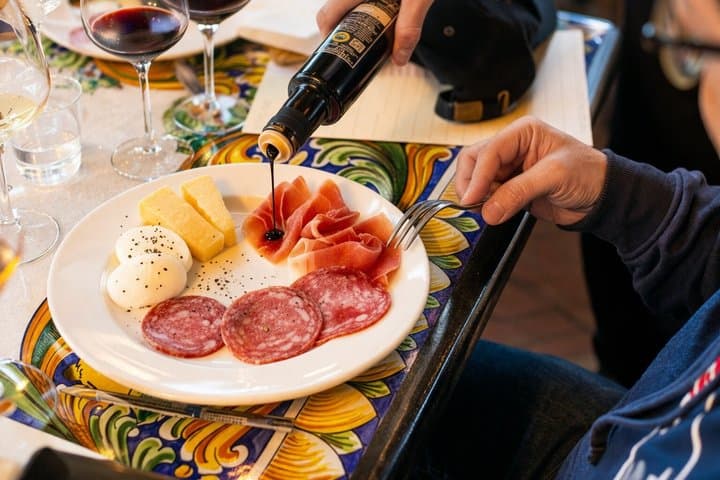 From Florence: Chianti Wine Tour with Tastings & San Gimignano