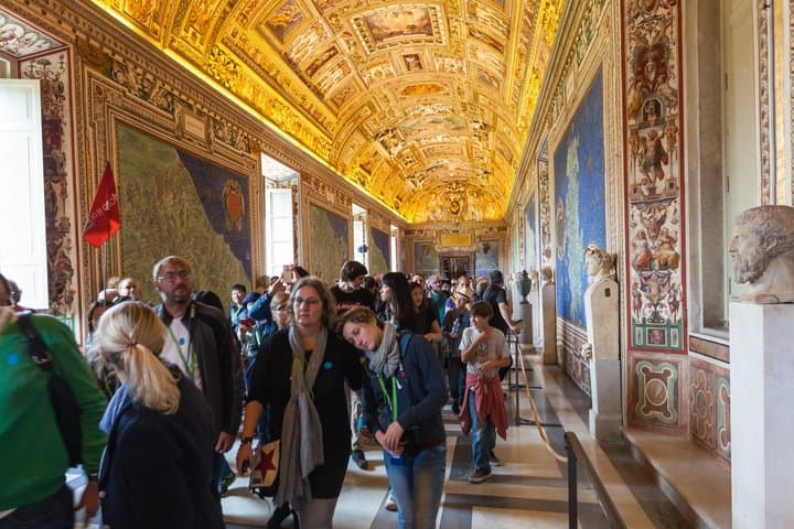 Vatican, Sistine Chapel & St. Peter's Basilica VIP Guided Tour