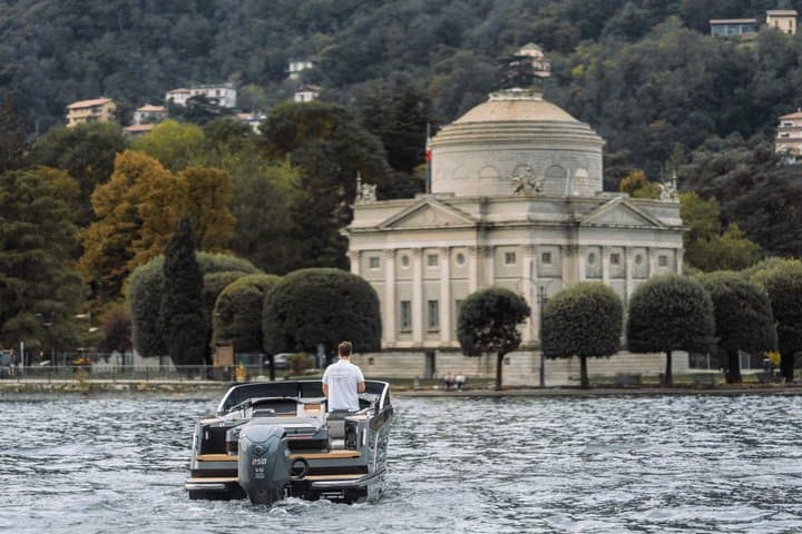 Lake Como: Private Express Boat Tour to Bellagio & Wine