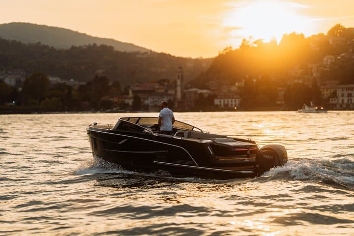 Lake Como: Private Express Boat Tour to Bellagio & Wine