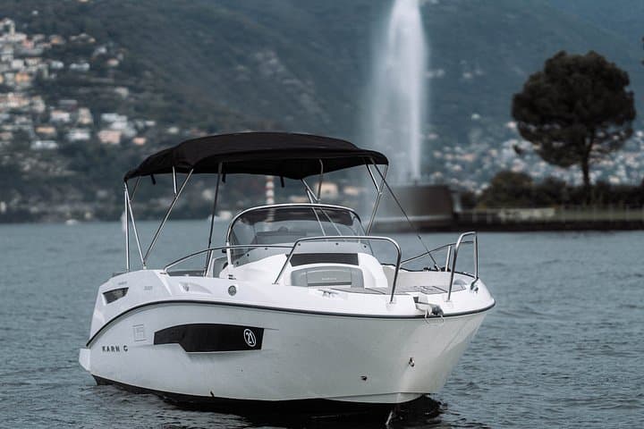 Lake Como : Exclusive Private Boat Tour with Prosecco